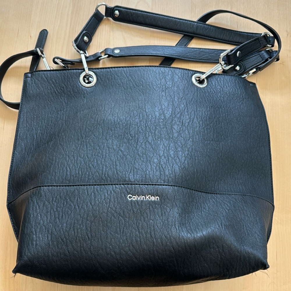 Like new Calvin Klein shoulder bag